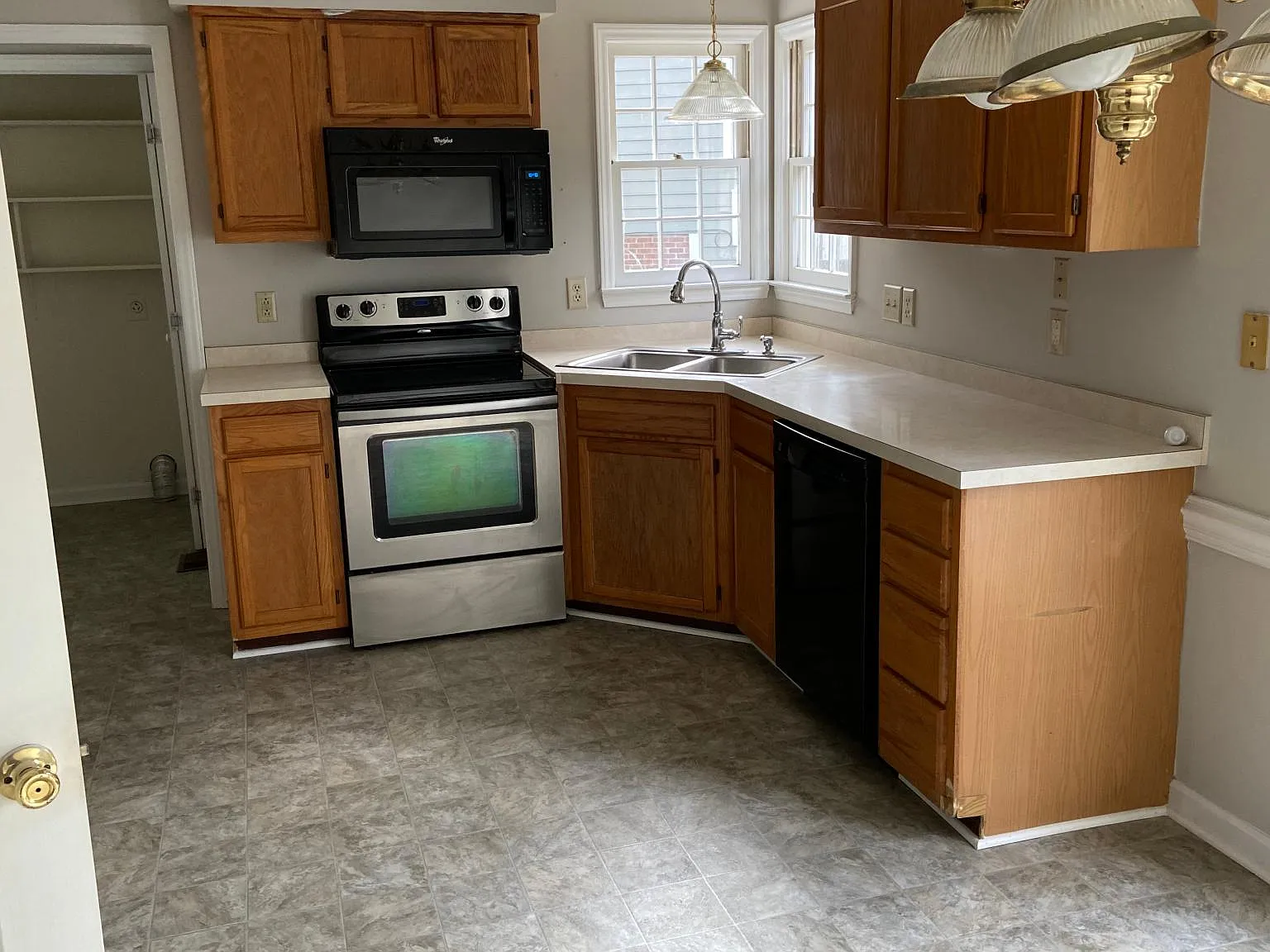 3 bed, 2.5 bath, 1596 sqft, $2,250 — Photo 4
