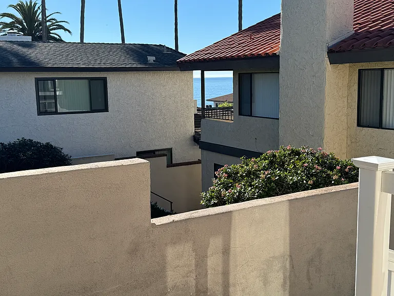 The ocean view across the neighbors yard isn't big, but it's very pretty. Camera doesn't catch how nice it is.