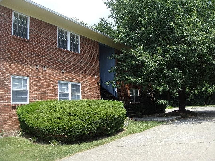 Exterior photo 1