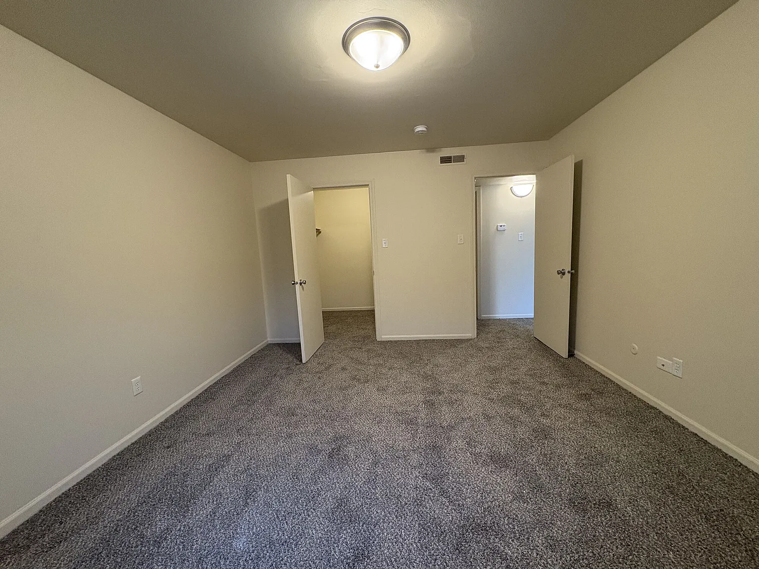 Mount Vernon Arms Apartments — Photo 3