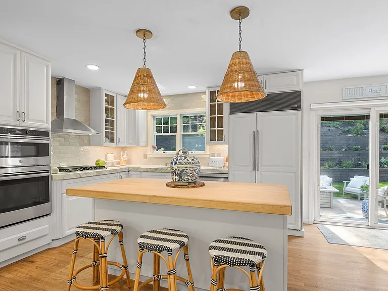 2421 Noyac Rd — Photo 16