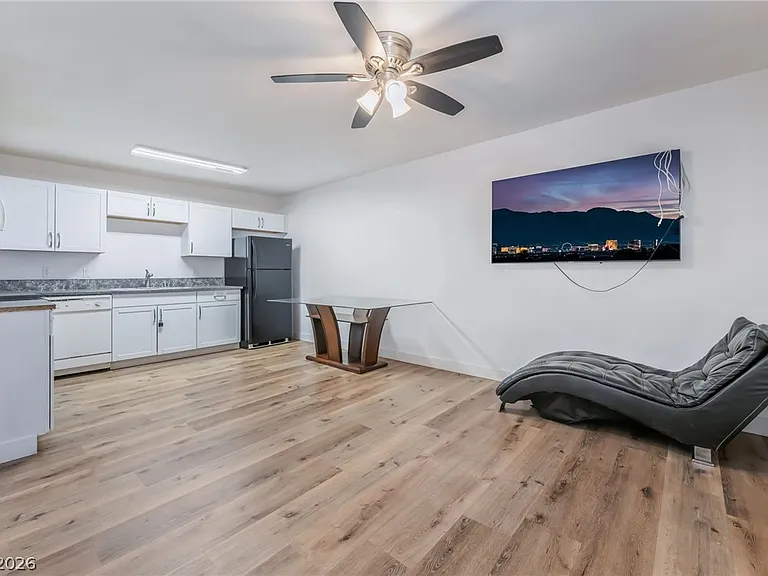 1610 E Ogden Ave — Photo 36