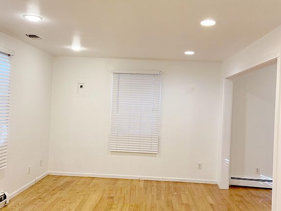 4th image of 6725 Cloverdale Blvd