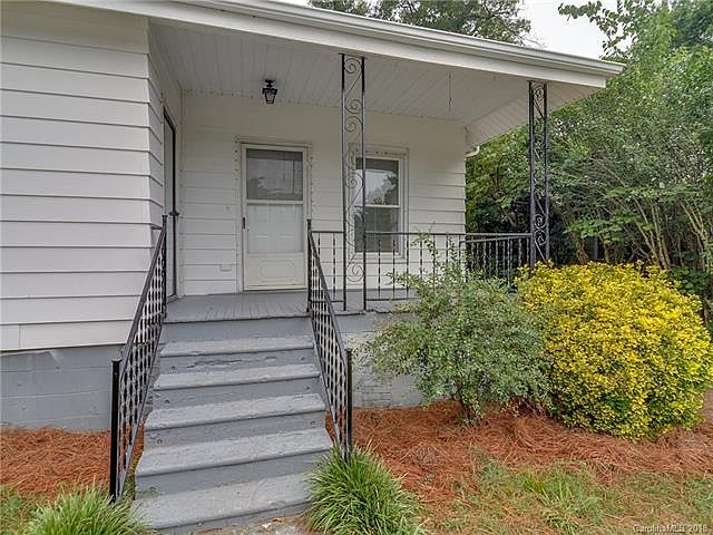 1st image of 607 N Pear St