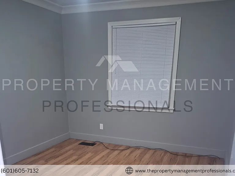 348 Colonial Dr — Photo 4
