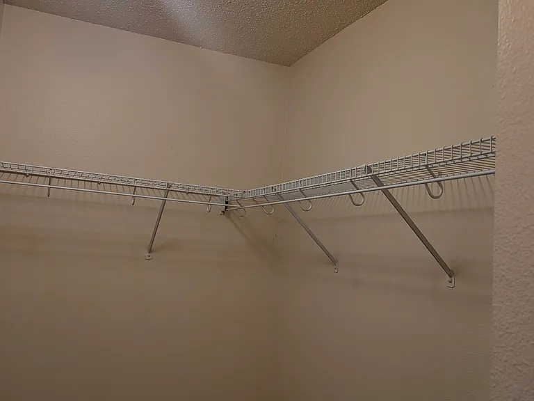 452 E Hillcrest St — Photo 5