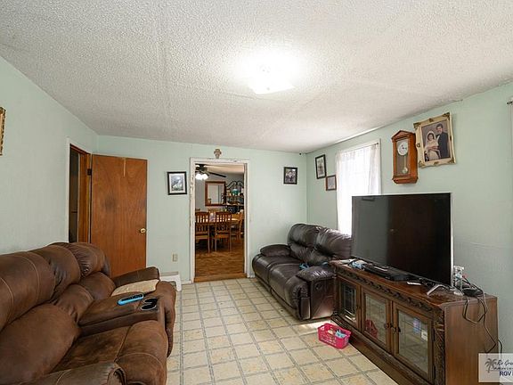 3rd image of 930 W Saint Francis St