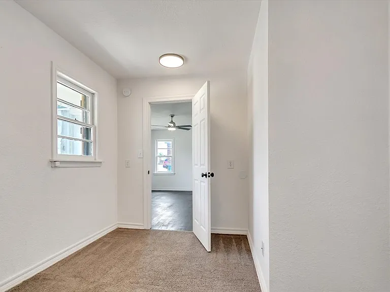 2116 Andover Ct — Photo 15