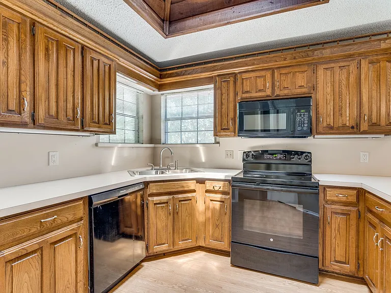 1001 Jorgenson Rd — Photo 10