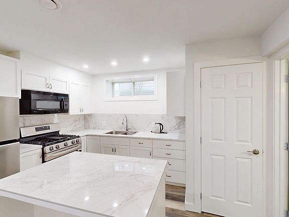 3rd image of 5339 Copperfield Gate SE