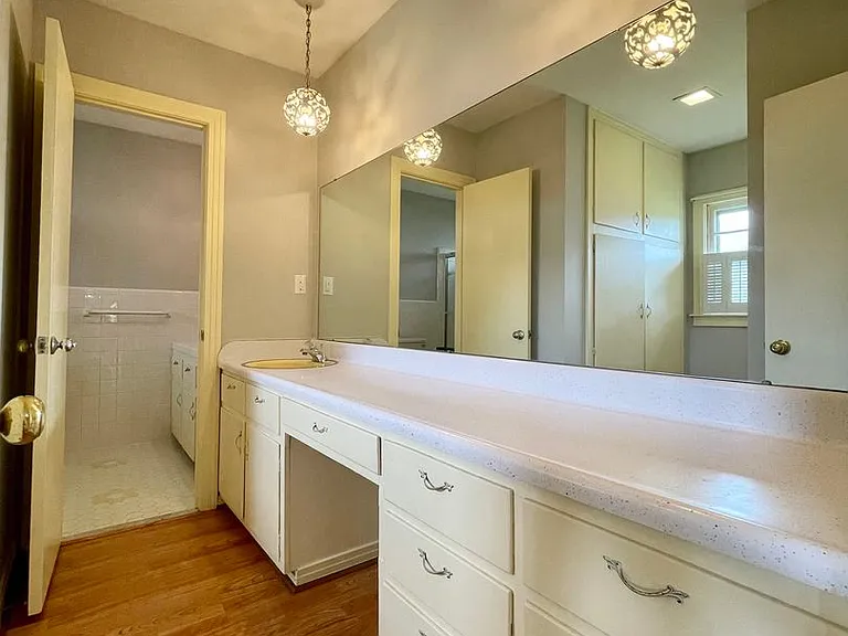 1206 S Madison St — Photo 9