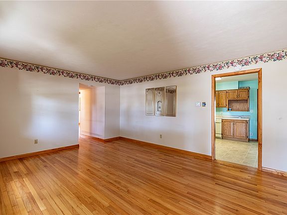 3rd image of 2320 Essex Ave