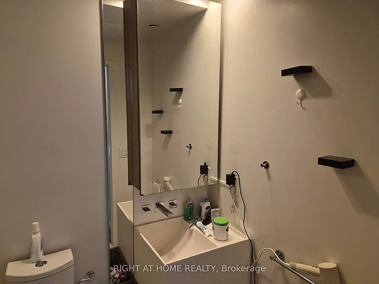 1 Bloor St E #3205 — Photo 24