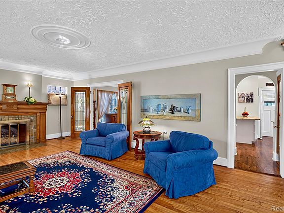 5th image of 1258 Bedford Rd