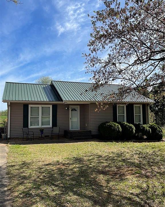 1st image of 786 Lakeview Dr