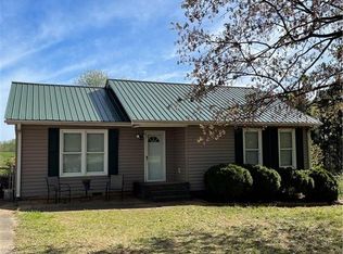 786 Lakeview Dr, Dobson, NC 27017