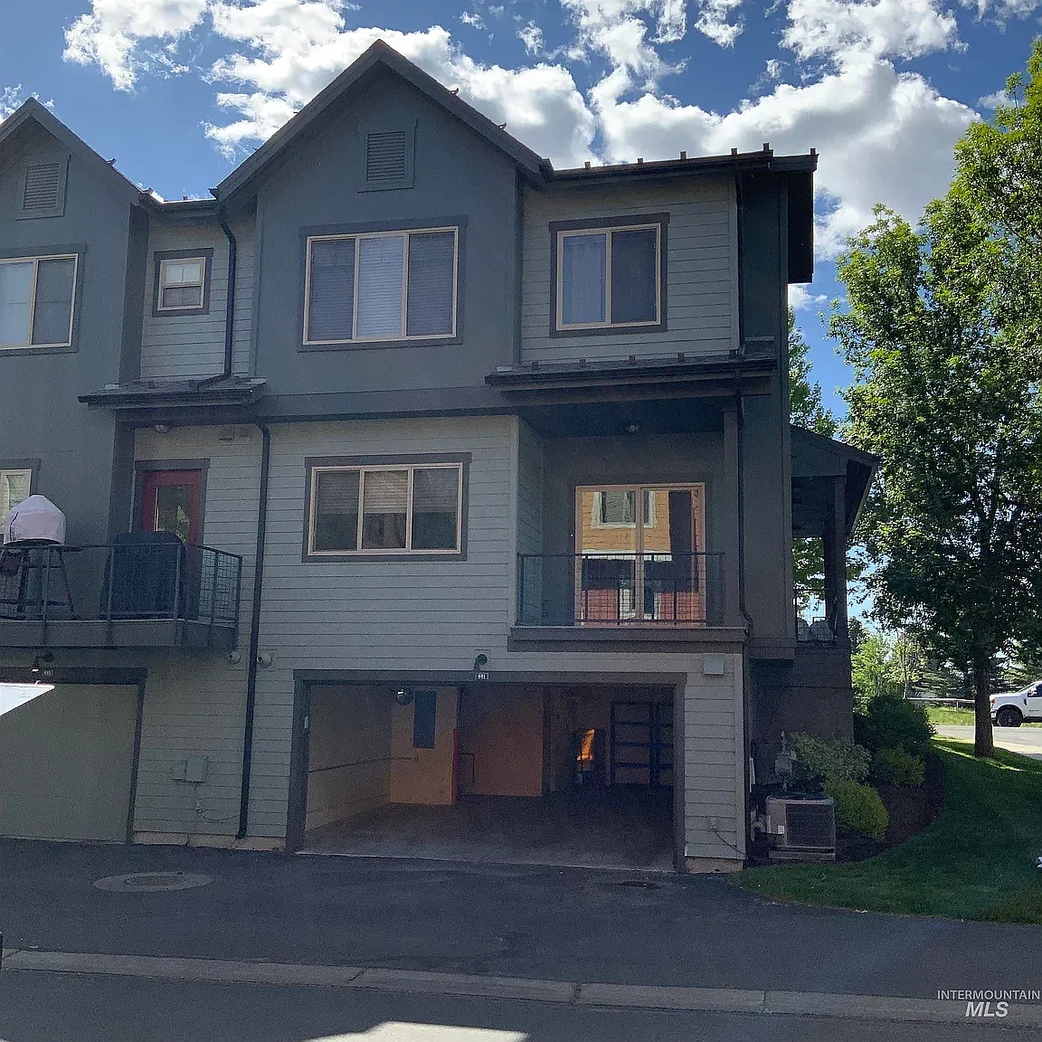 3 bed, 2.5 bath, 1568 sqft, $3,350 — Photo 1