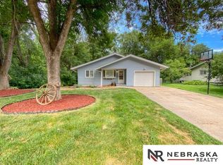 3209 Cottonwood Ln, Omaha, NE 68134