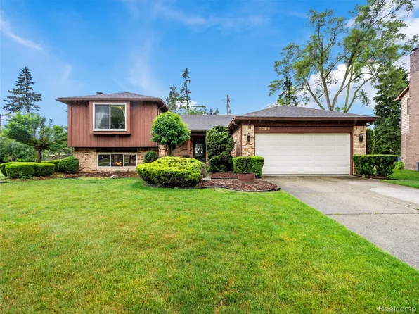 33919 Gable Dr, Livonia, MI 48152