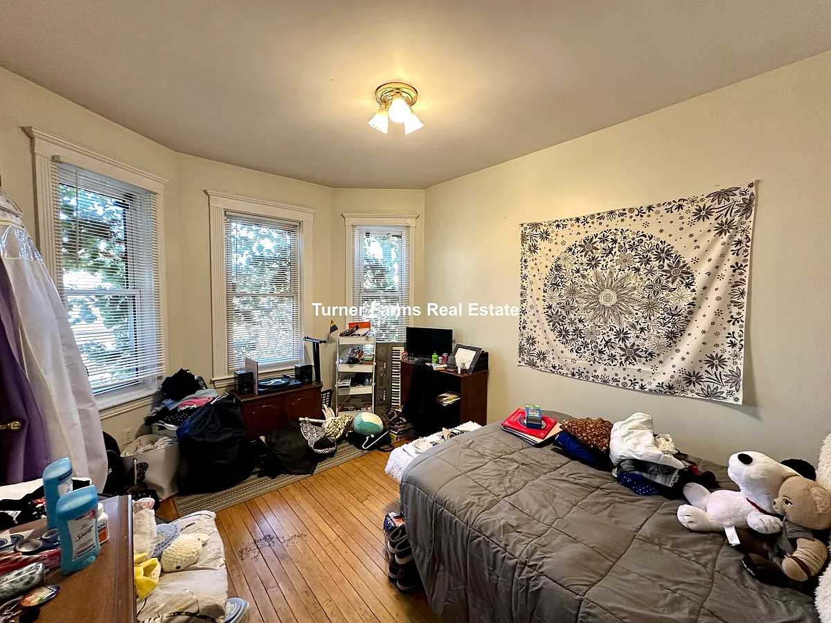 Building Photo - 59 Linden St #3