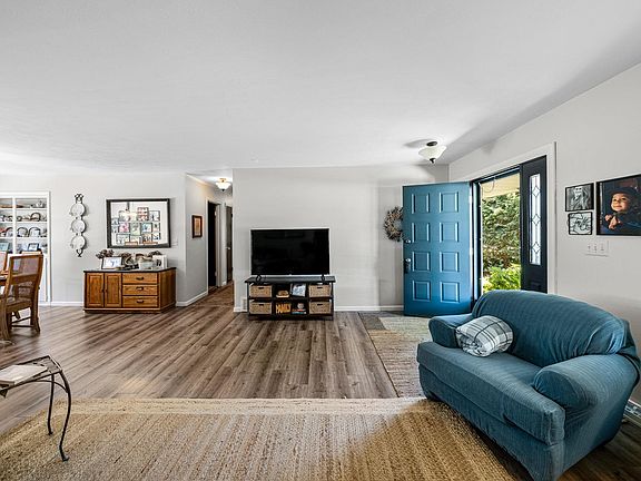 5th image of 56566 Sapphire Blvd