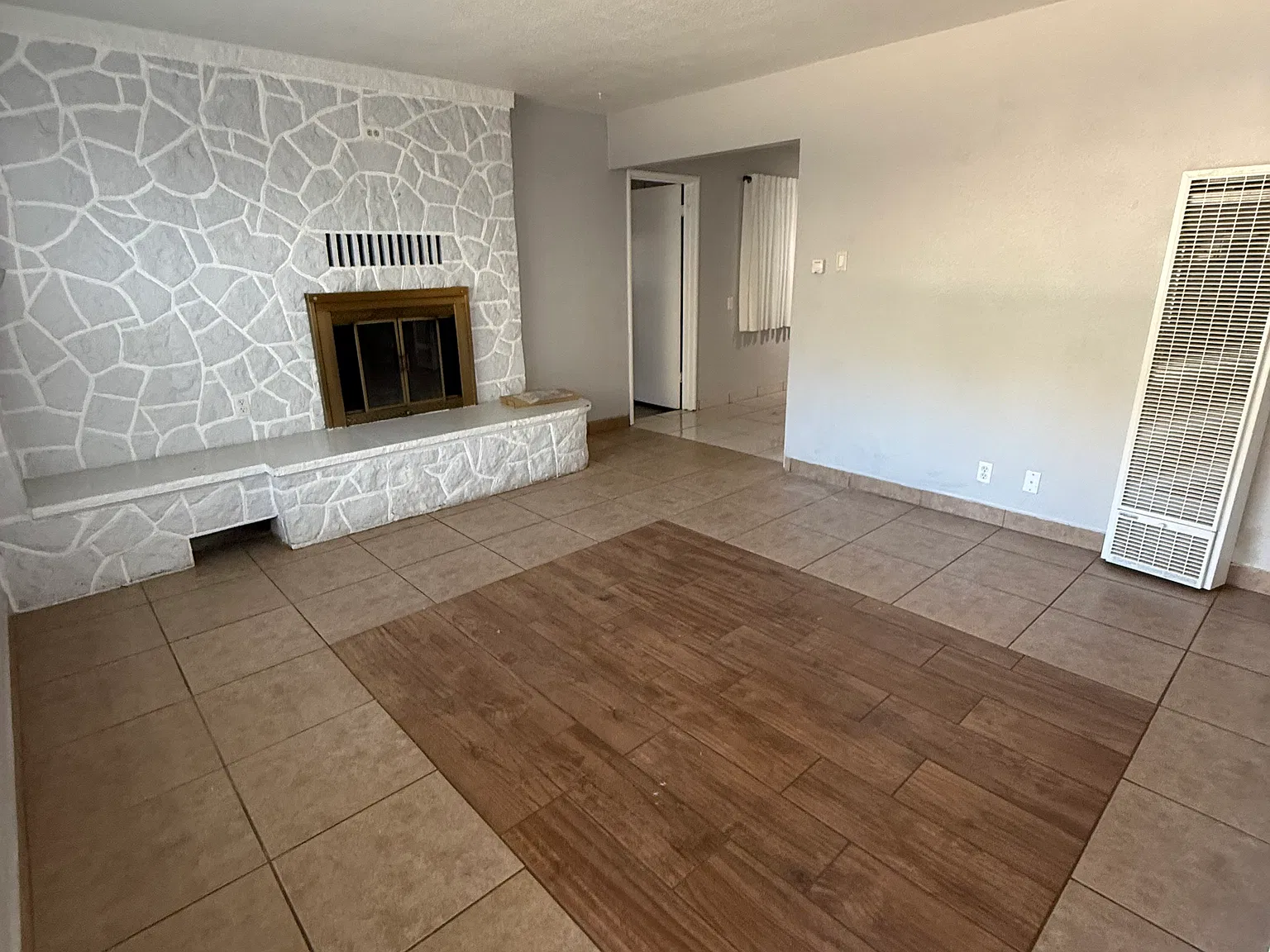 4 bed, 1200 sqft, $3,295 — Photo 2