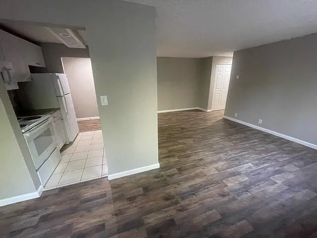 1935 Brookside Dr #105 — Photo 3