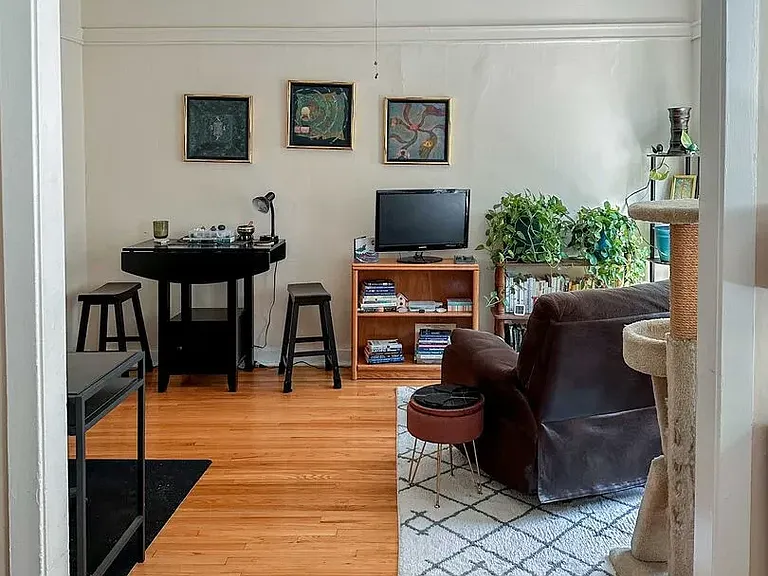 1912 W Winona St #2 — Photo 3