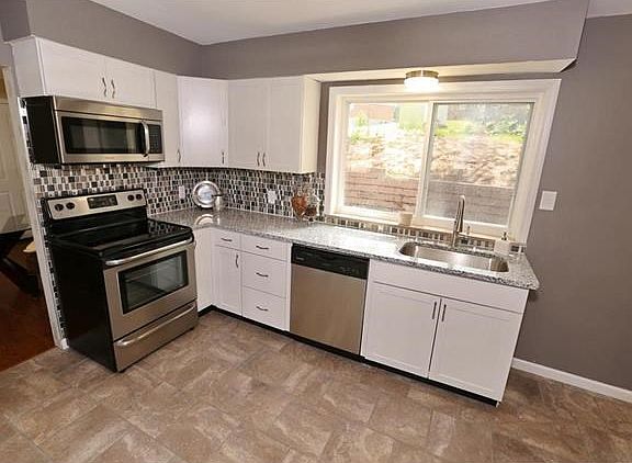 4th image of 1453 Lavington Dr