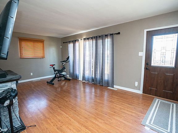 3rd image of 17318 Lorenz Ave