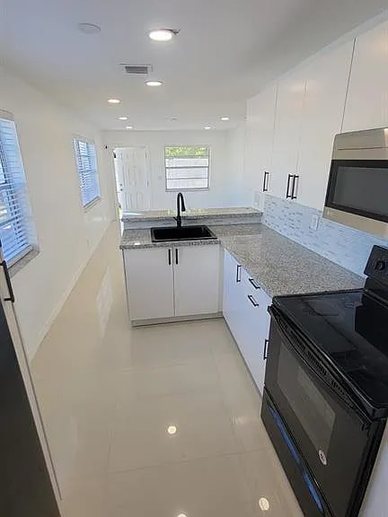 831 NW 14th Way #1-2 — Photo 5