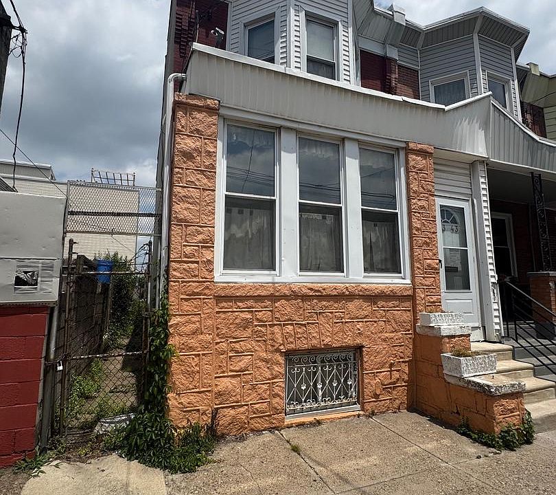 1st image of 2343 Morris St