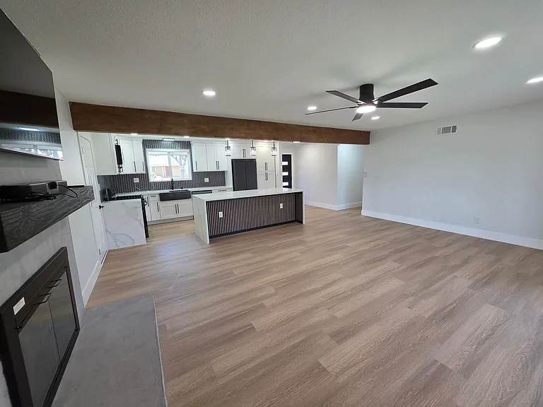 920 Coronado Dr — Photo 6