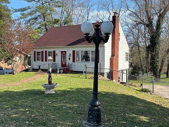 3rd image of 3804 Greenway Rd