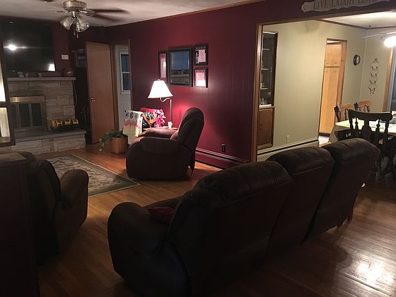 3rd image of 301 E Lyndhurst St