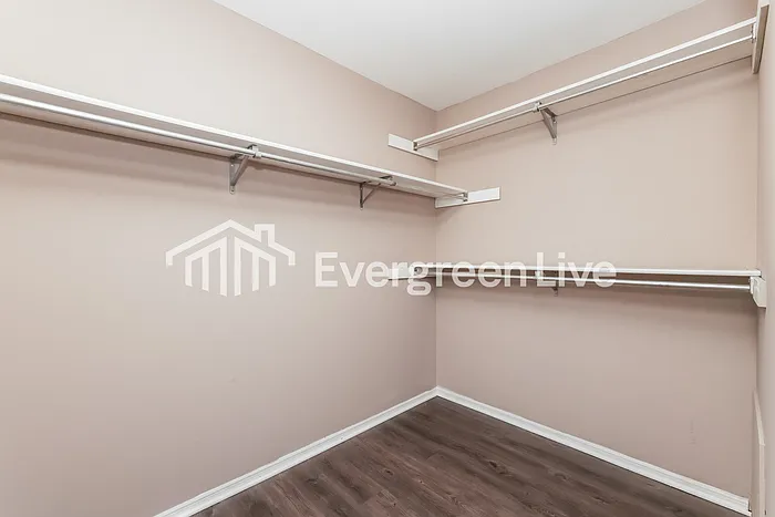 4911 Larchview Dr — Photo 12