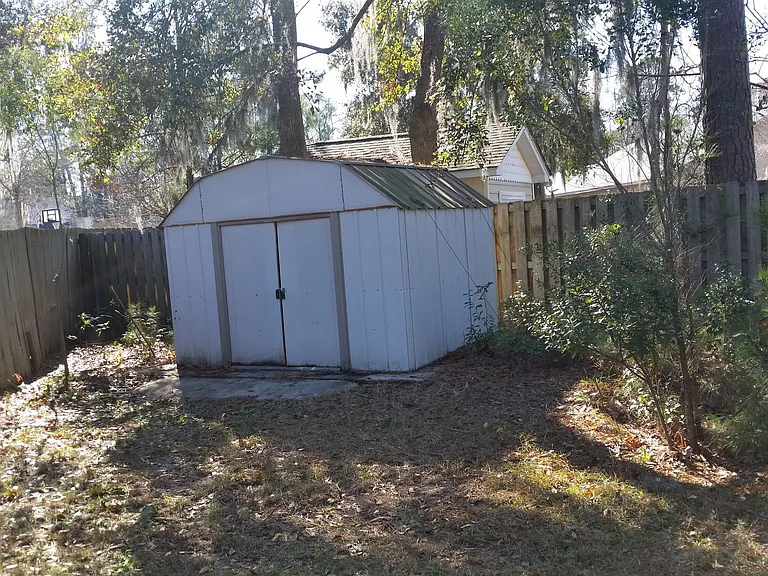 8 Saint Ives Ct — Photo 40