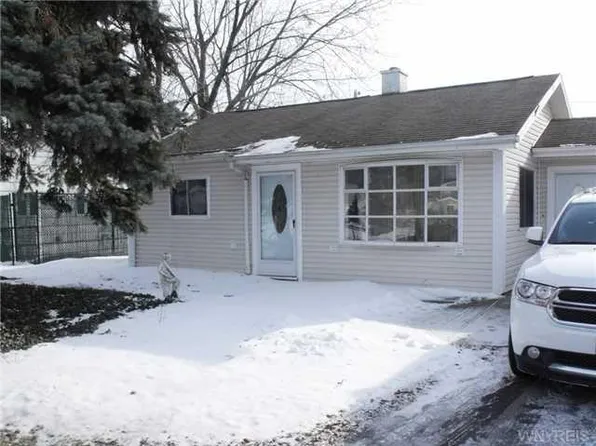 4725 Isherwood Dr, Niagara Falls, NY 14305