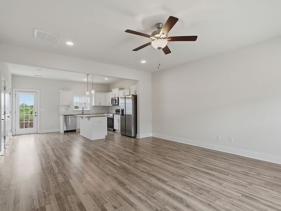3rd image of 136 Dry Creek Commons Dr