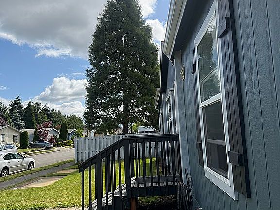 3rd image of 2120 SW 29th St Unit 1