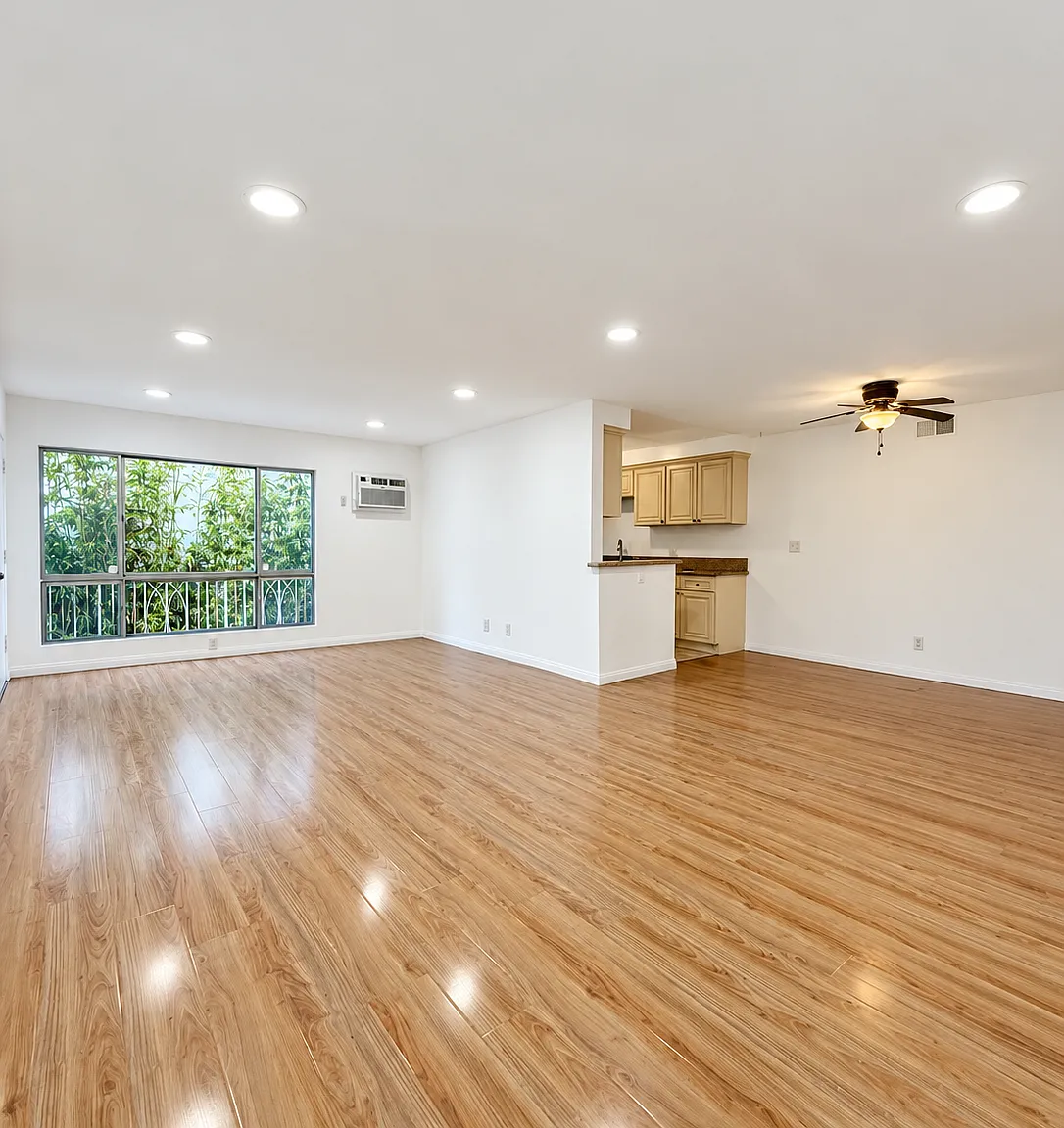 3 bed, 1400 sqft, $3,895 — Photo 2