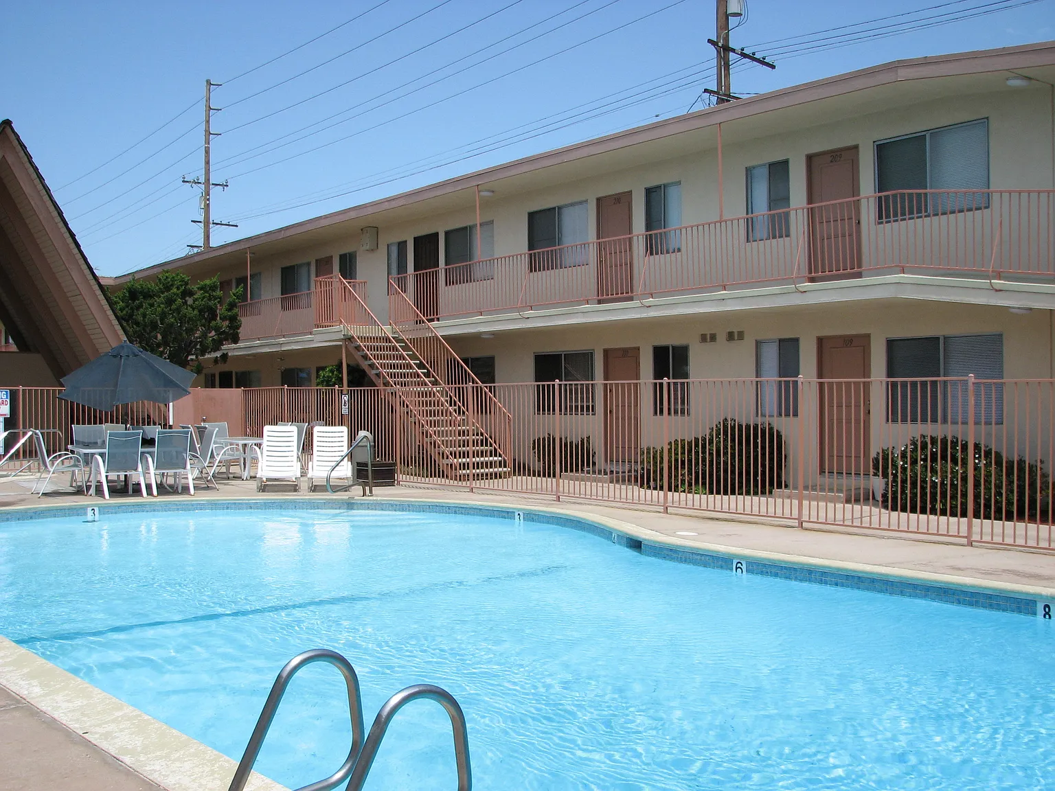 Kensington Apartments — Photo 2