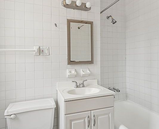 5th image of 40 W 72nd St APT 101A
