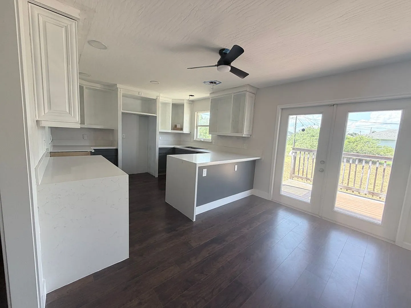 4/2 Recently Remodeled — Photo 3
