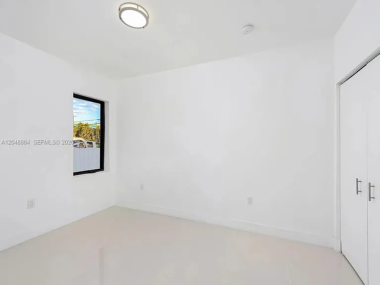 676 NW 47th St #7 — Photo 10