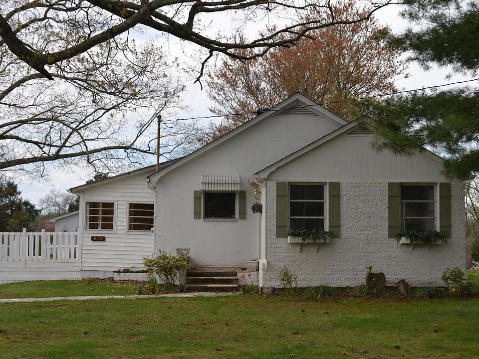 1st image of 215 Pinecrest Cir