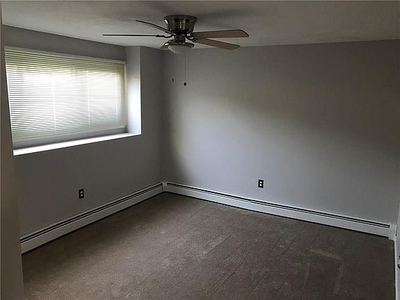 3rd image of 20 Camille Dr