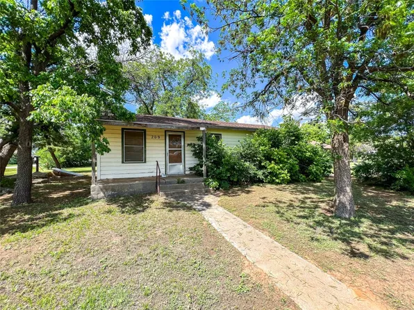 209 W Holly St, Goree, TX 76363