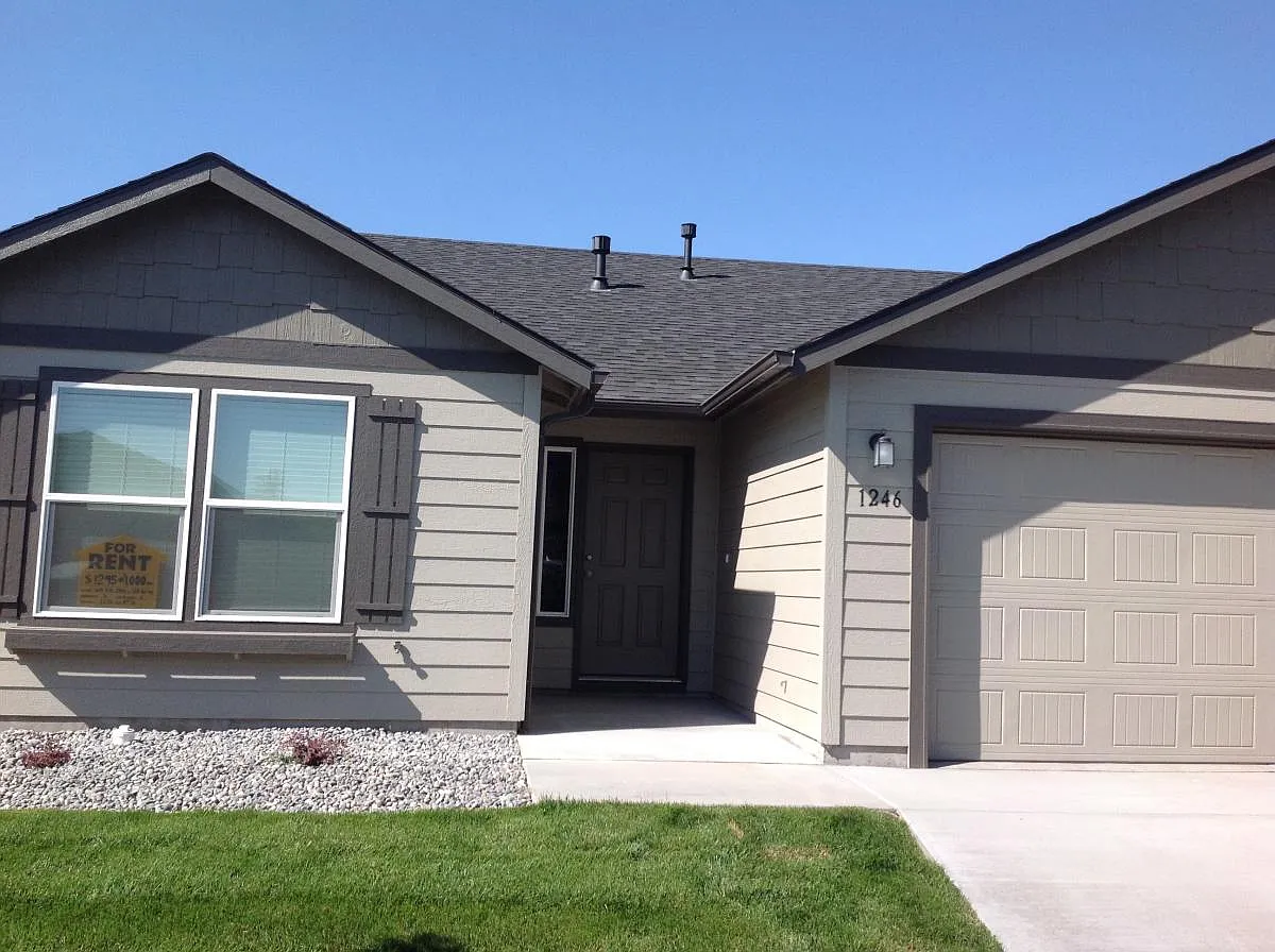 3 bed, 1408 sqft, $1,795 — Photo 1