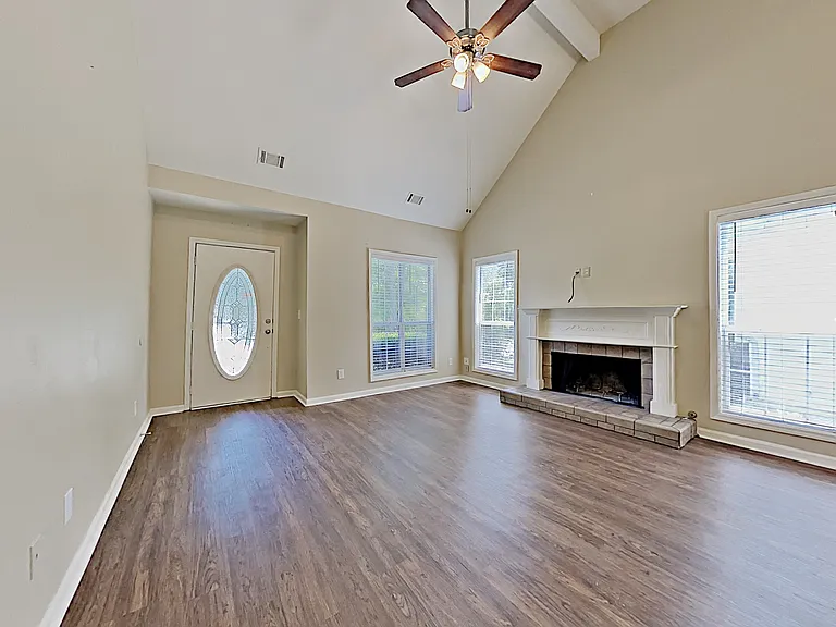 3916 Wakefield Dr — Photo 5